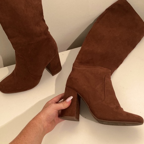 Knee high fake suede heeled boots - Picture 3 of 4